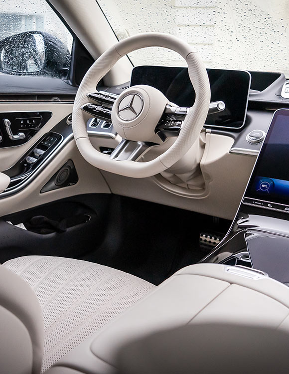 The luxurious interior of the Mercedes S-Class with light leather upholstery and a modern control panel – ideal for exclusive airport transfers in Warsaw.
