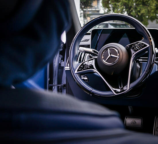 Wnętrze auta mercedes Maybach - widok na kokpit